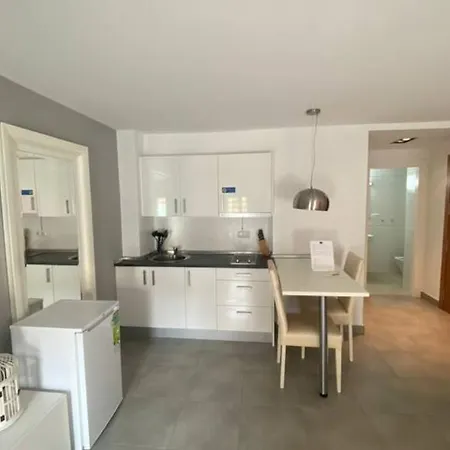 Andes アパート マラガ